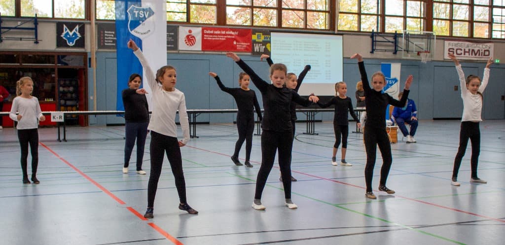 Vorführung der TanZeitLos Gruppe Juno