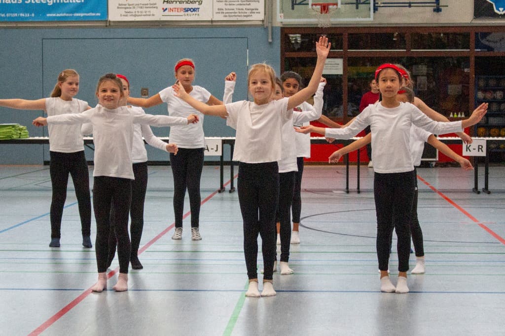 Vorführung der TanZeitLos Gruppe Pluto